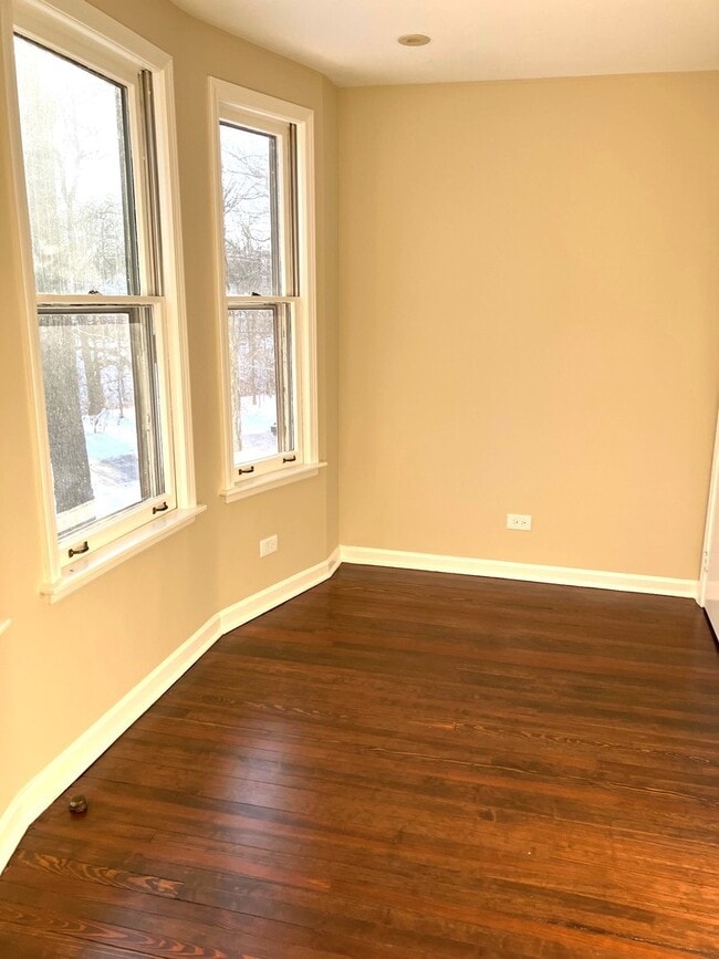 Building Photo - 544 Ravine Ave