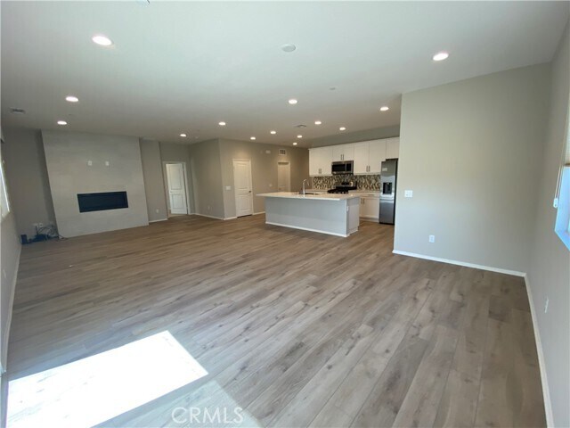 Building Photo - 1748 E Holguin St