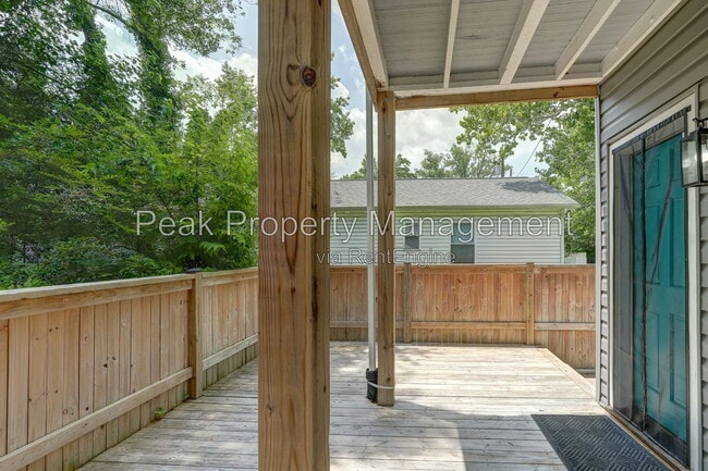 Building Photo - 3022 Groveland Ave