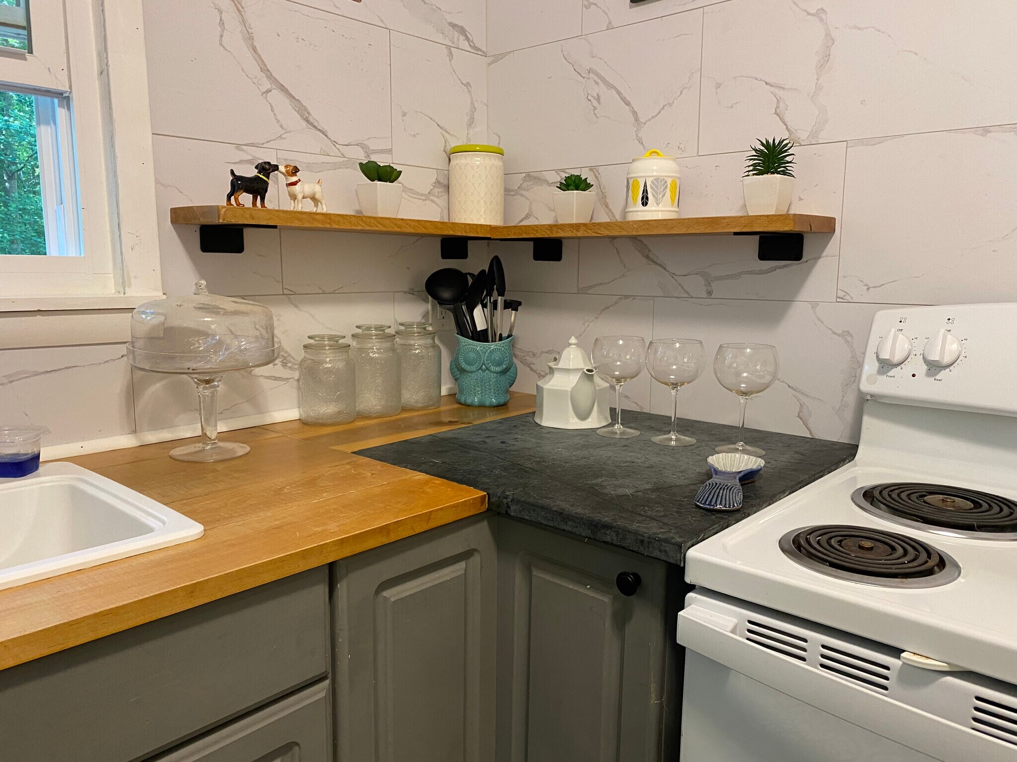 Kitchen - 18 Home Pl