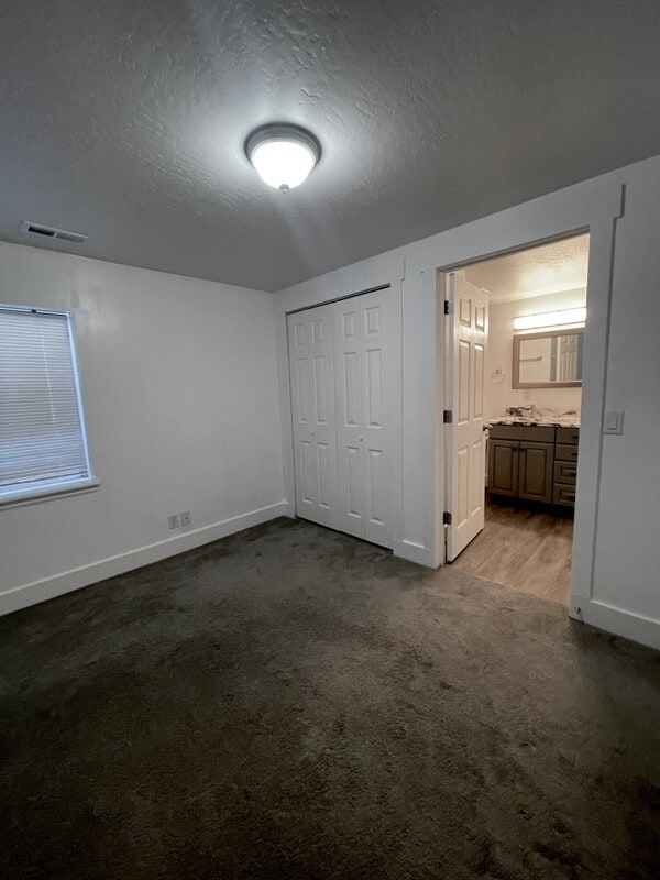 Building Photo - 11817 S Hidden Valley Dr
