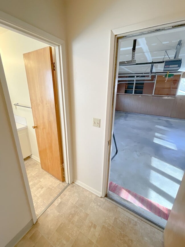 Building Photo - 3 Bedroom, 2 Bath - Home in Moyina Heights