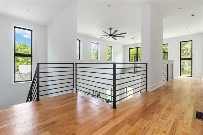 Building Photo - 1554 Columbia Cir