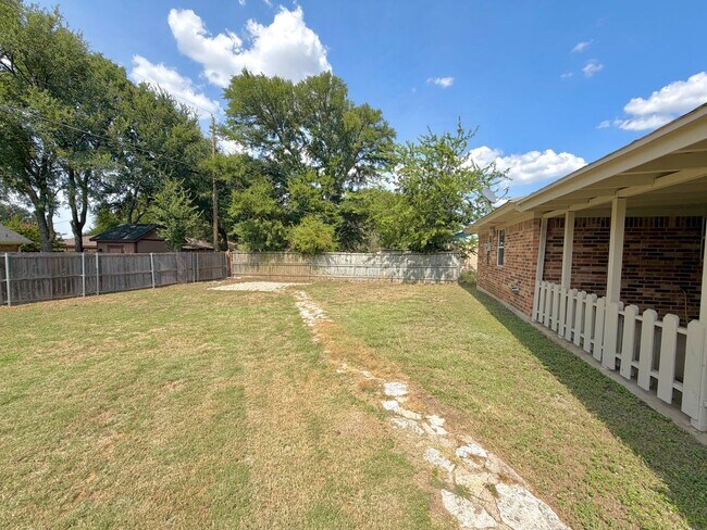 Building Photo - 1114 Rhonda Lee St