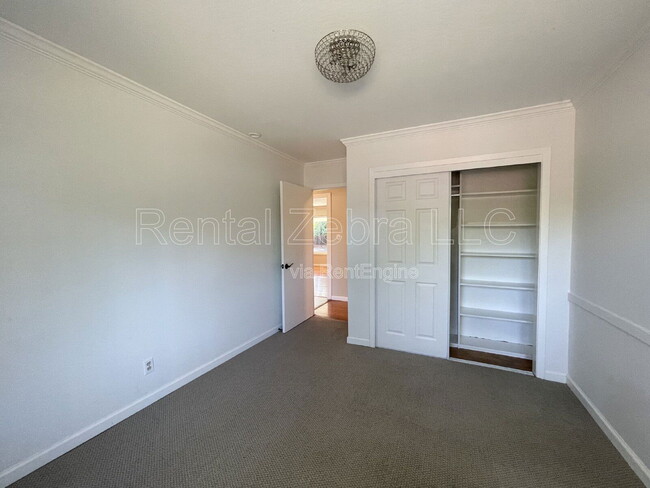 Building Photo - 626 Huntleigh Dr