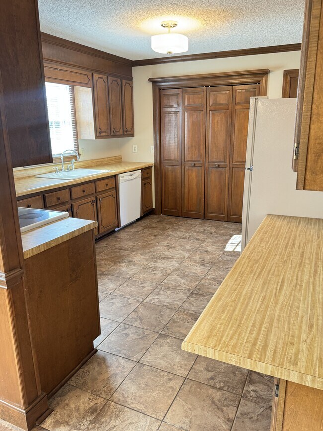 Building Photo - 3564 Mills Rd