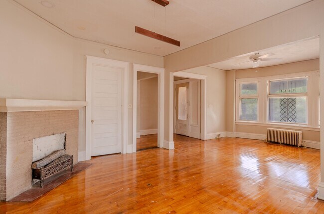 Building Photo - 1150 N 33rd St