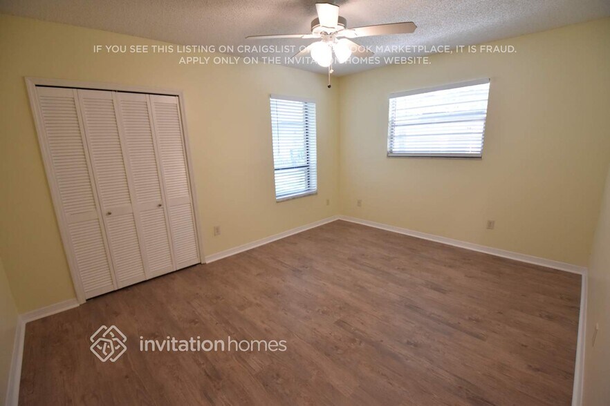 Building Photo - 322 W Hornbeam Dr