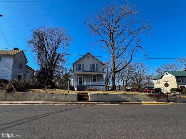 Building Photo - 314 North St