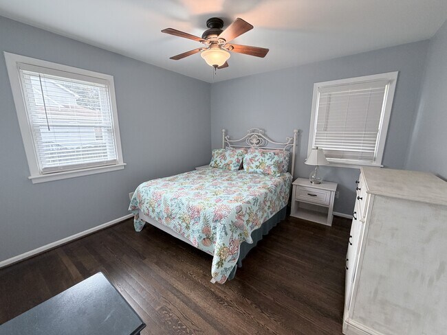 Building Photo - 1366 Baychester Ave