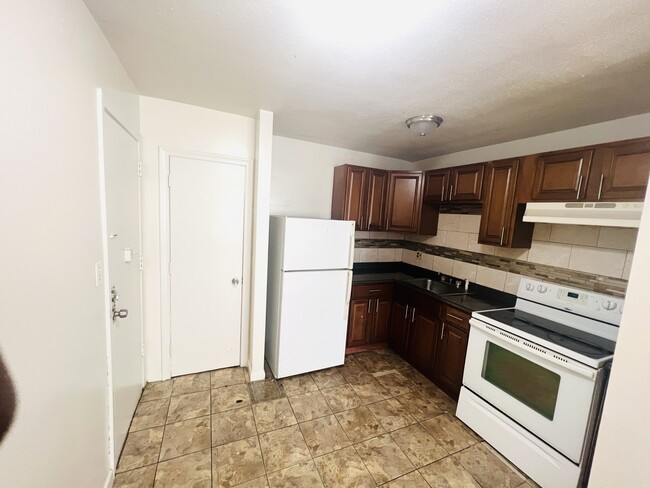 Building Photo - 12 Bailey St