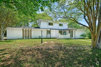 Building Photo - 2213 Ridgewood Dr