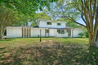 Building Photo - 2213 Ridgewood Dr