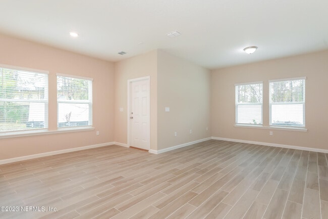 Building Photo - 7415 Palm Hills Dr