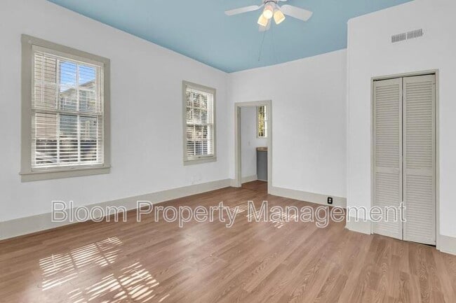 Building Photo - 299 Coming St