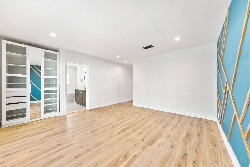 Building Photo - 5400 Columbus Ave