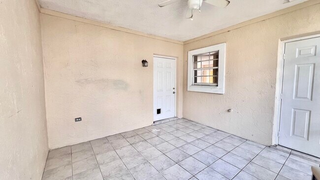Building Photo - 13982 Morning Glory Dr