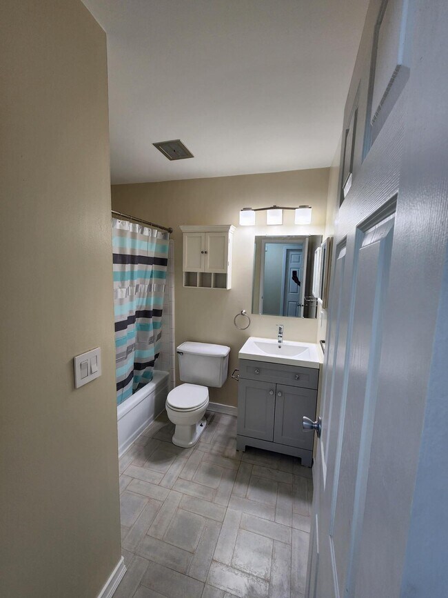 Full Bath - 23707 Stonehenge Blvd