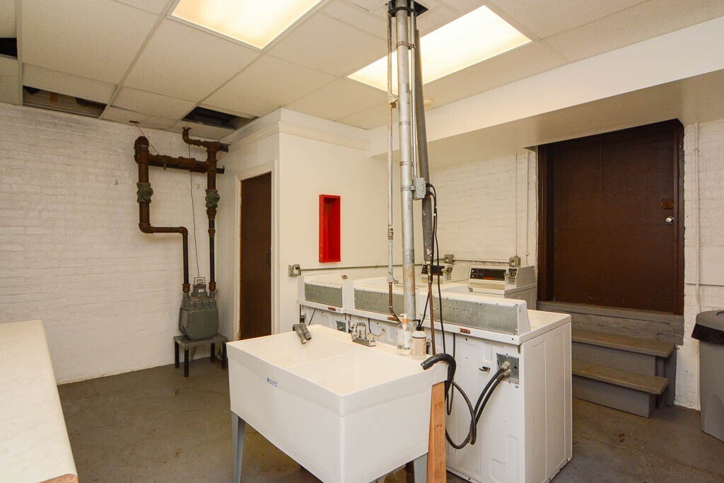 Building Photo - 4551 N Damen Ave