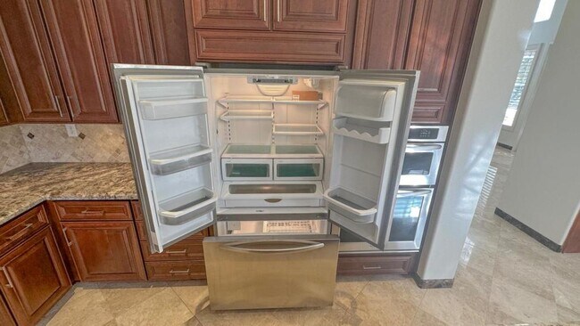 Building Photo - 9 Yale Ct