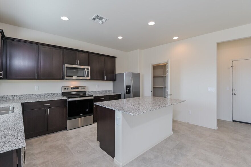 Building Photo - 6674 E Camino Estarna