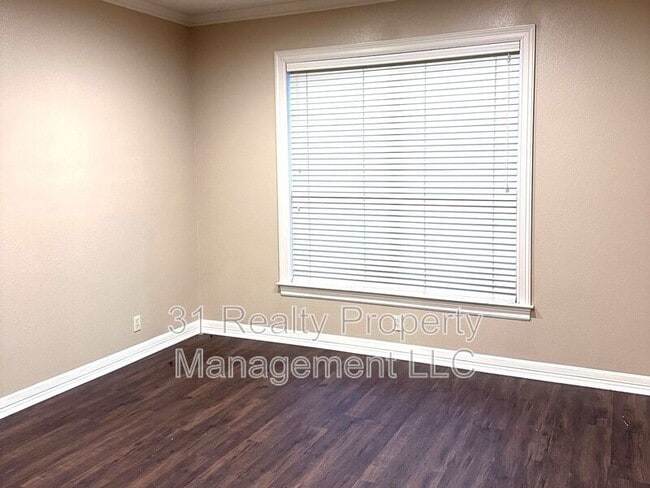 Building Photo - 7 Monarch Oaks Ln