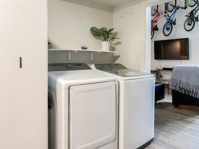 Building Photo - 4836 Huron Dr