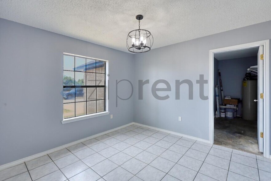 Building Photo - Unit
