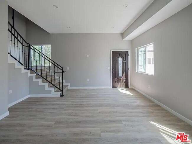 Building Photo - 10605 Owensmouth Ave