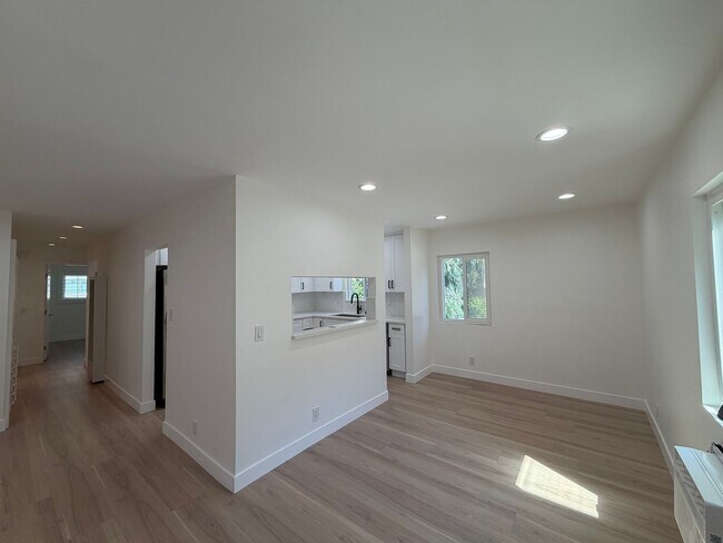 Building Photo - 4814 Hollow Corner Rd