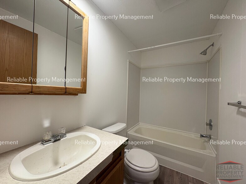 Building Photo - 254 N 700 W