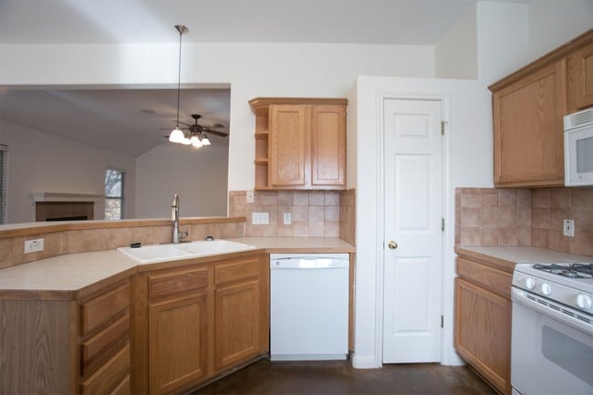 Building Photo - 16910 Tortoise St
