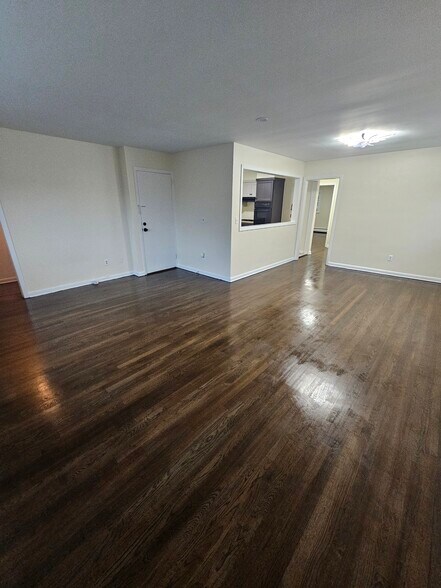 Building Photo - 47 Brighton Ter