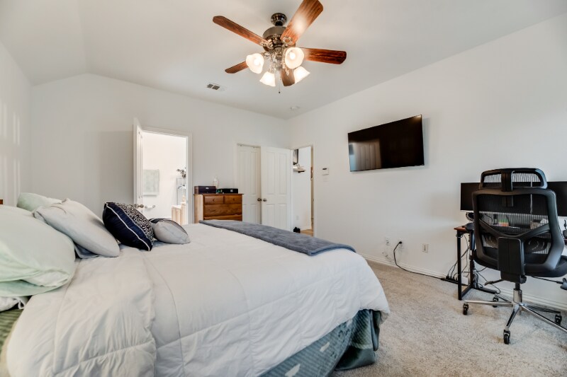 Building Photo - 2404 Castle Creek Dr