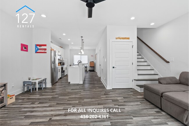 Building Photo - 3BR Townhome – Modern Amenities, Great Location!