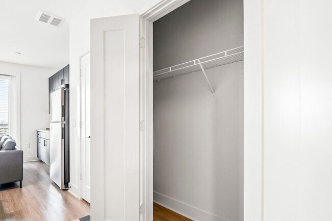 Building Photo - 701 Richmond Ave.