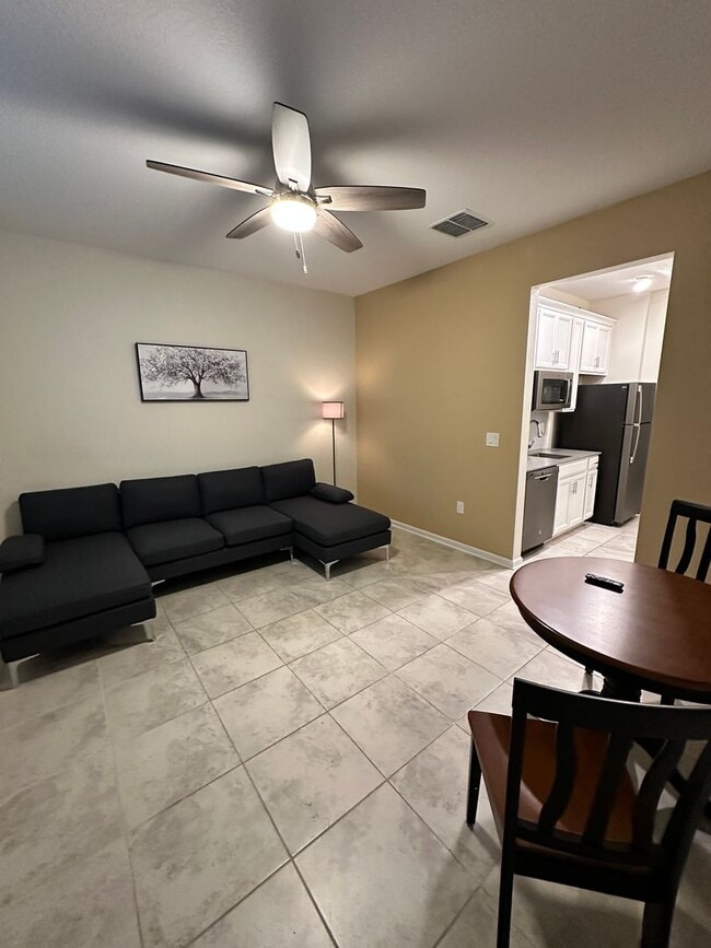 Building Photo - PENDING APPLICATION-Beautiful 1/1 In-Law S...