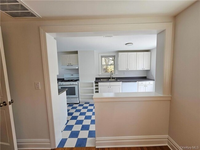 Building Photo - 95 NY-59