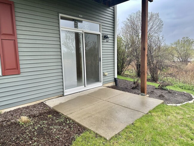 Building Photo - 2433 Golf Ridge Cir