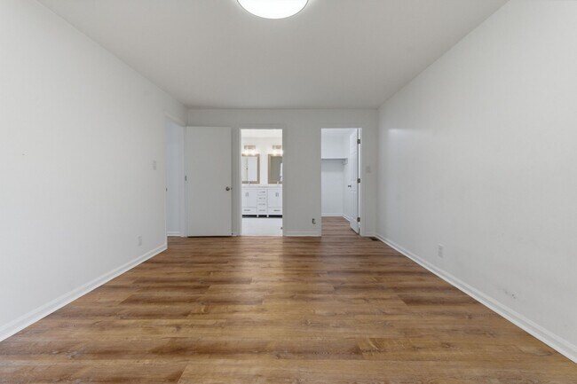 Building Photo - 308 Brookview Ct