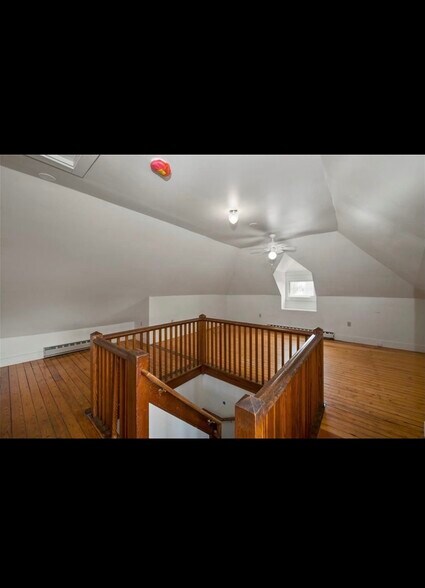 Family Room - 40 Grove Ave