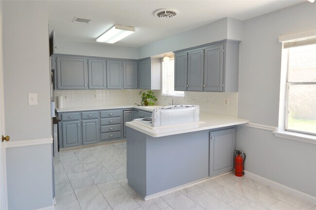 Building Photo - 6707 Las Brisas Dr