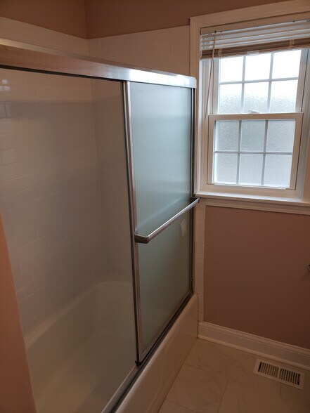 Building Photo - 2142 Rugen Rd