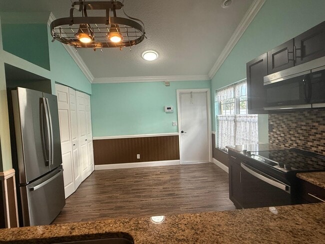 Building Photo - 9707 Sun Pointe Dr