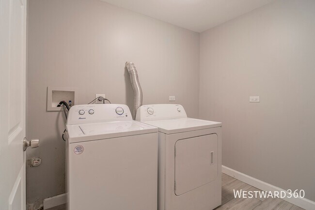 Building Photo - 1906 W 17th St