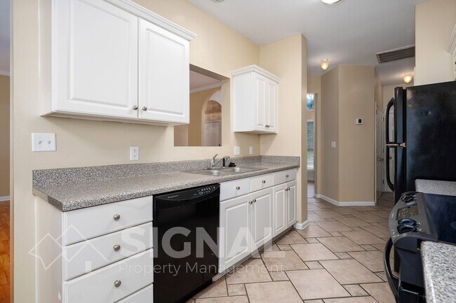 Building Photo - 108 Spring Pl