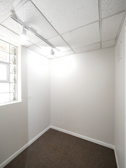 Building Photo - 4344 N Western Ave