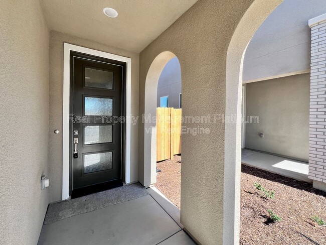 Building Photo - 2059 N Wagon Ln