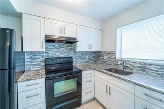 Building Photo - 1251 W River Dr