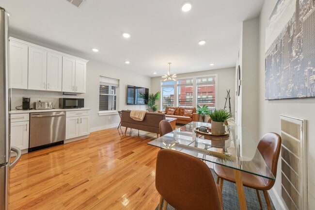 Primary Photo - 183 Gates Ave